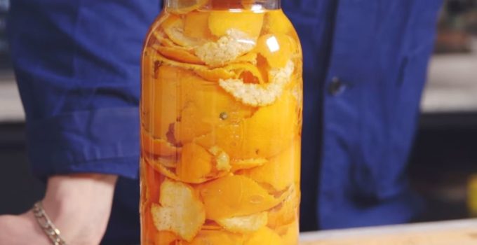 limpiador casero hecho con piel de cítricos