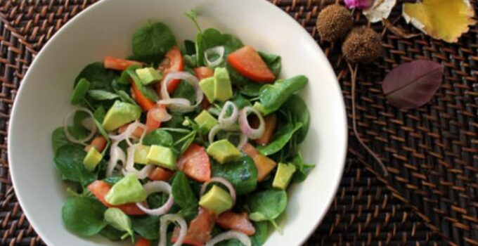 Ensalada de berros y aguacate